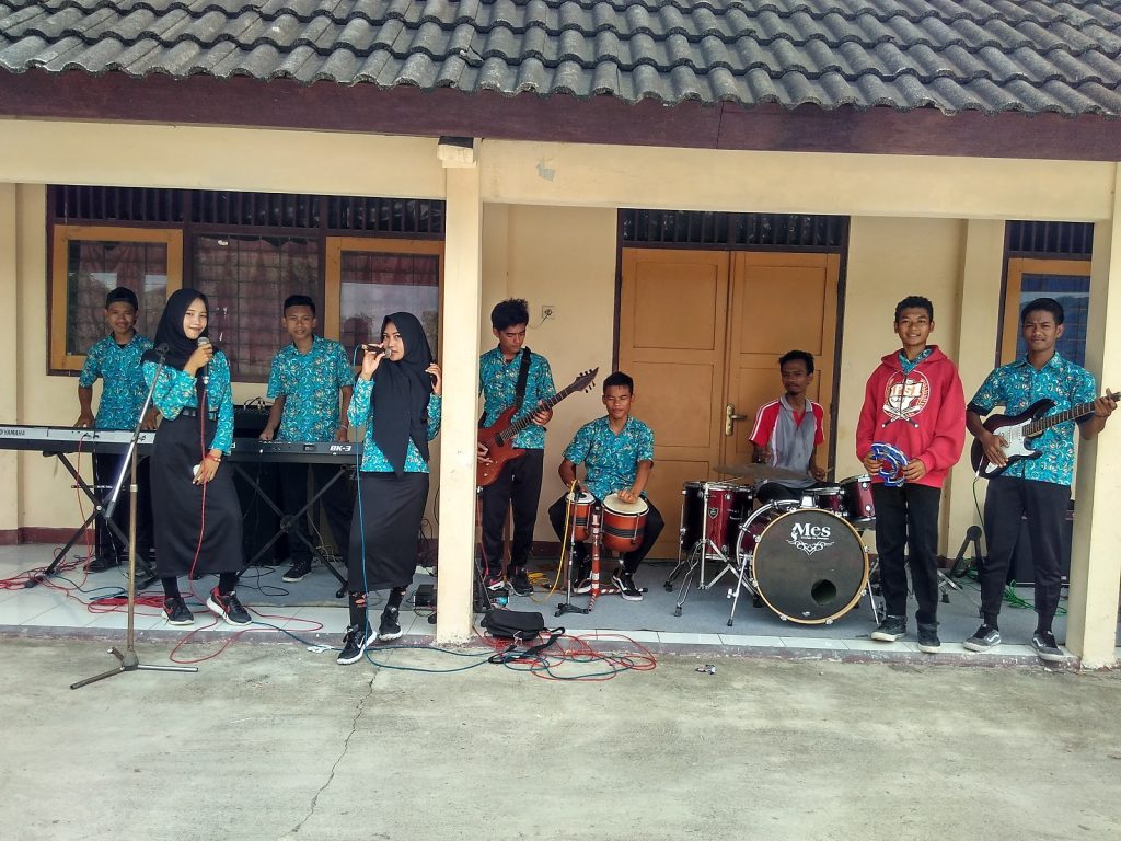 Musik Dangdut SMA N 1 Pulokulon Pada Hari Sabtu Tanggal 19 November 2016 Mengdakan kegiatan latihan Musik Dangdut di SMA N 1 Pulokulon.